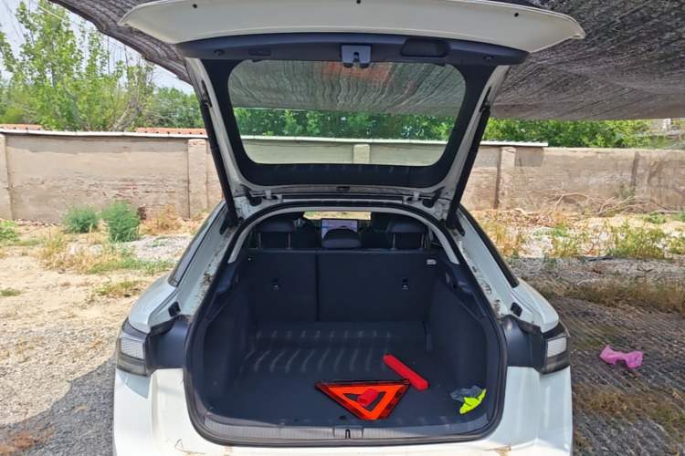 Used Volkswagen ID.7 VIZZION 2024 AIR model Trunk
