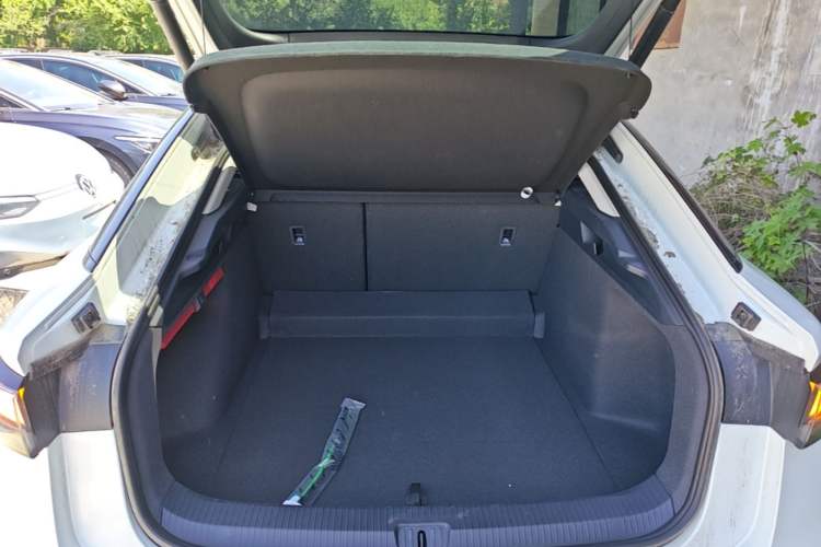 Used Volkswagen ID.7 VIZZION 2024 PRO Model Trunk
