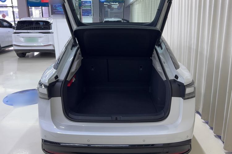 Used Volkswagen ID.7 VIZZION 2024 First Edition Trunk