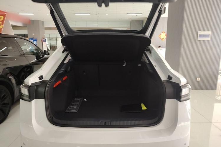 Used Volkswagen ID.7 VIZZION 2024 AIR model Trunk