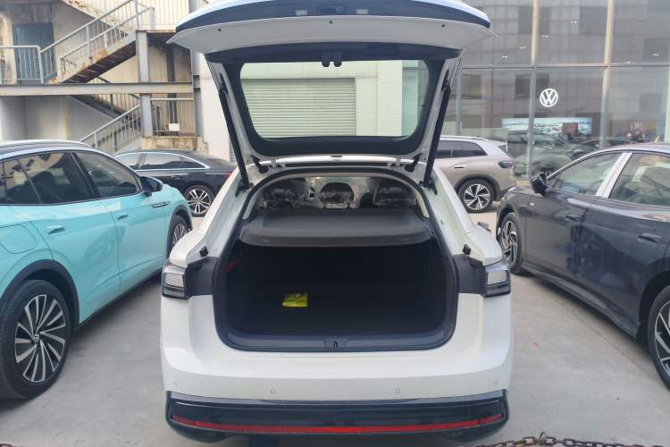 Used Volkswagen ID.7 VIZZION 2024 AIR model Trunk