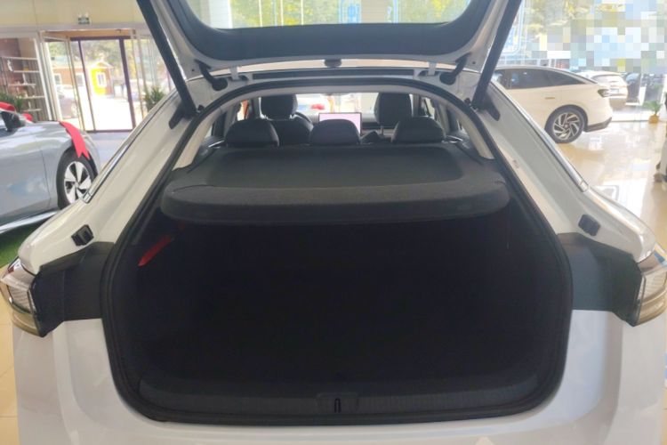 Used Volkswagen ID.7 VIZZION 2024 AIR model Trunk