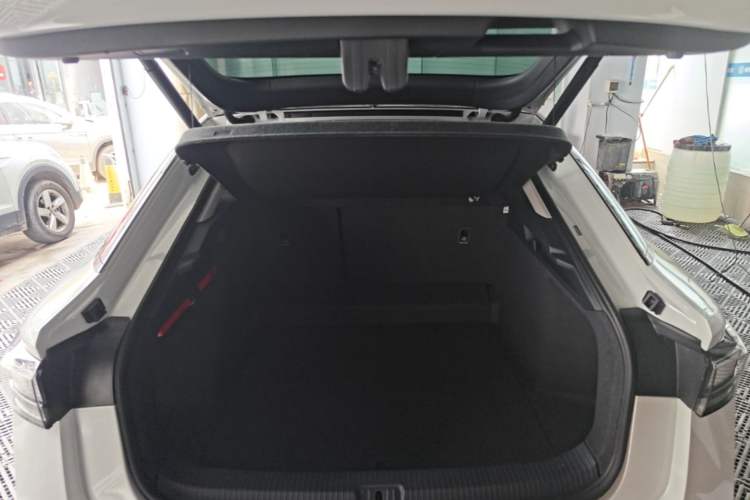 Used Volkswagen ID.7 VIZZION 2024 PRO Model Trunk