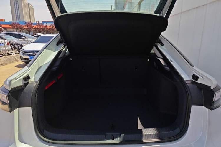 Used Volkswagen ID.7 VIZZION 2024 PRO Model Trunk