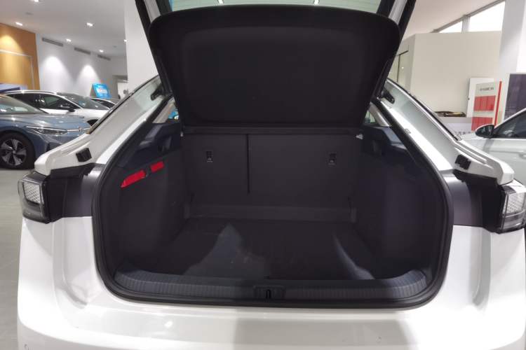 Used Volkswagen ID.7 VIZZION 2024 PRO Model Trunk