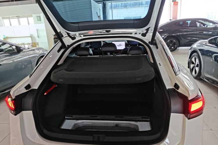 Used Volkswagen ID.7 VIZZION 2024 AIR model Trunk