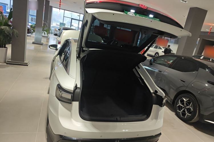 Used Volkswagen ID.7 VIZZION 2024 AIR model Trunk