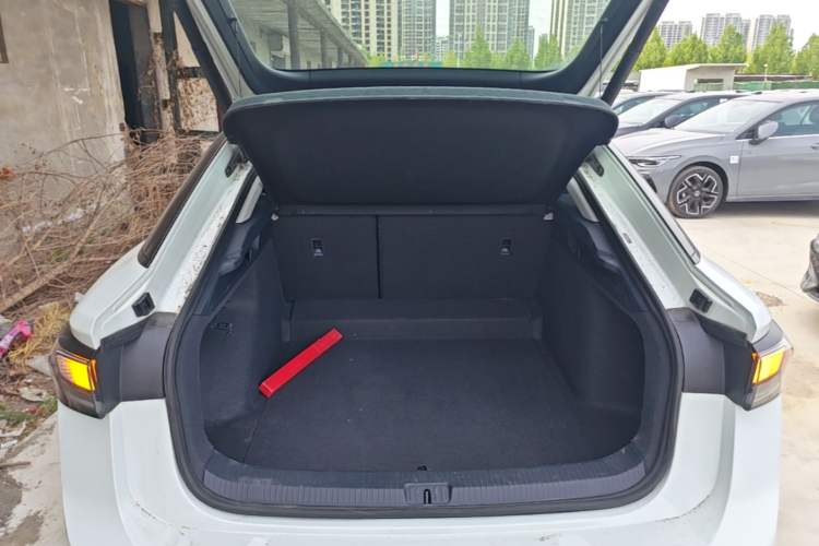 Used Volkswagen ID.7 VIZZION 2024 AIR model Trunk