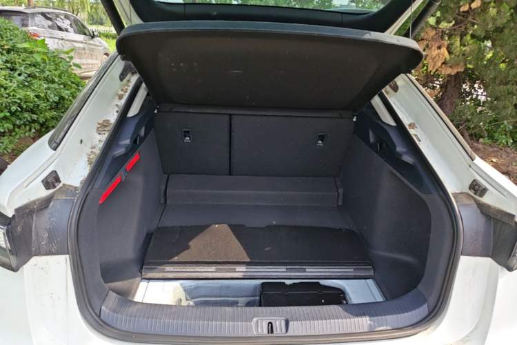 Used Volkswagen ID.7 VIZZION 2024 PRO Model Trunk