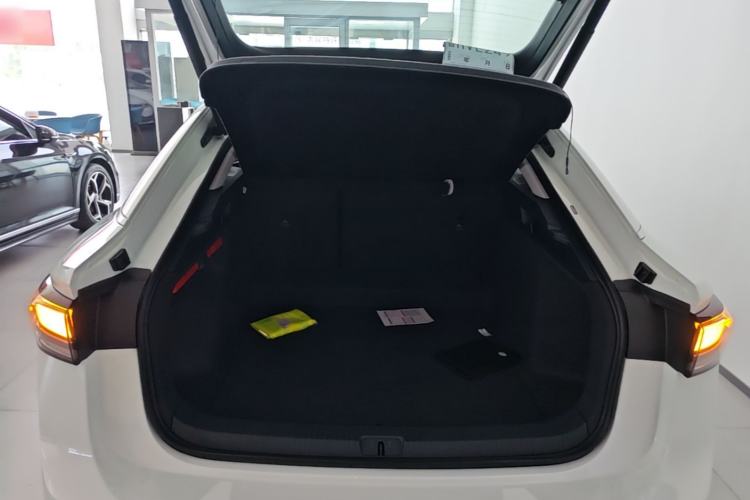 Used Volkswagen ID.7 VIZZION 2024 AIR model Trunk