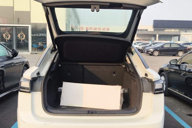 Used Volkswagen ID.7 VIZZION 2024 AIR model Trunk