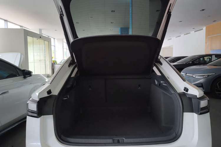Used Volkswagen ID.7 VIZZION 2024 PRO Model Trunk