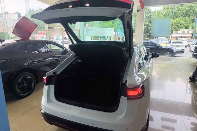 Used Volkswagen ID.7 VIZZION 2024 AIR model Trunk