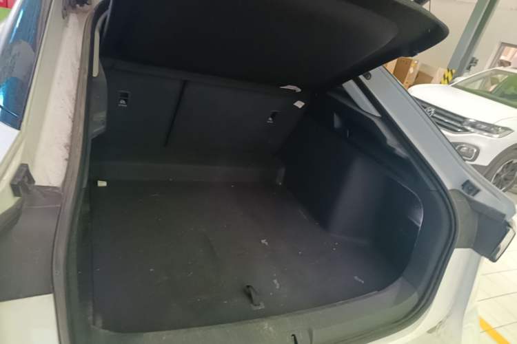 Used Volkswagen ID.7 VIZZION 2024 AIR model Trunk