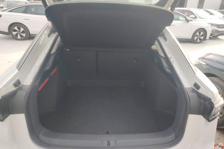Used Volkswagen ID.7 VIZZION 2024 AIR model Trunk