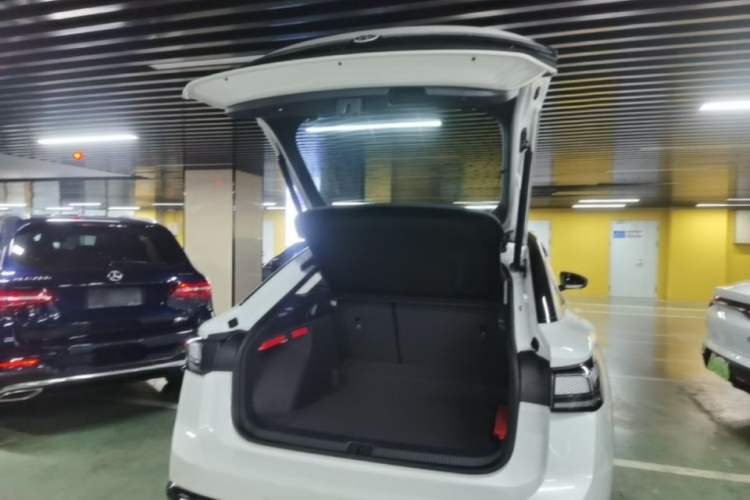Used Volkswagen ID.7 VIZZION 2024 PRO Model Trunk