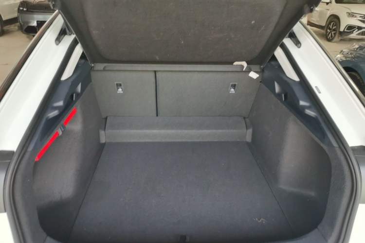 Used Volkswagen ID.7 VIZZION 2024 AIR model Trunk