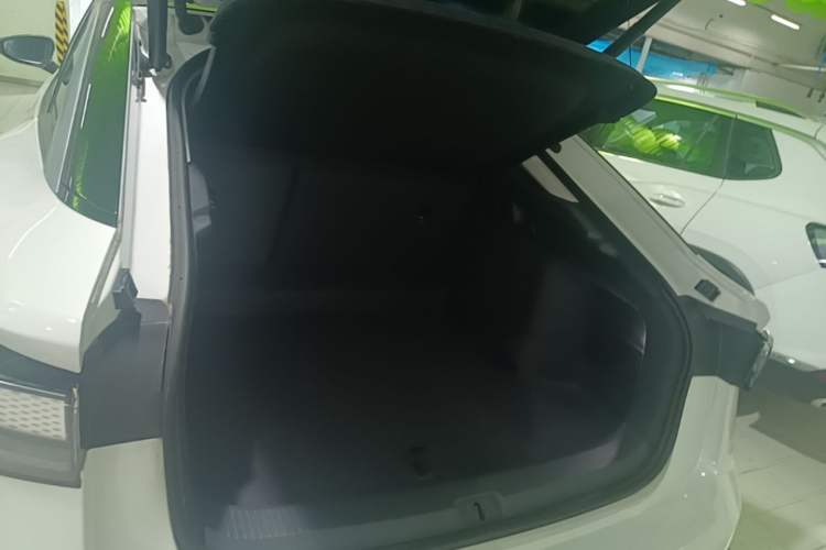 Used Volkswagen ID.7 VIZZION 2024 PRO Model Trunk