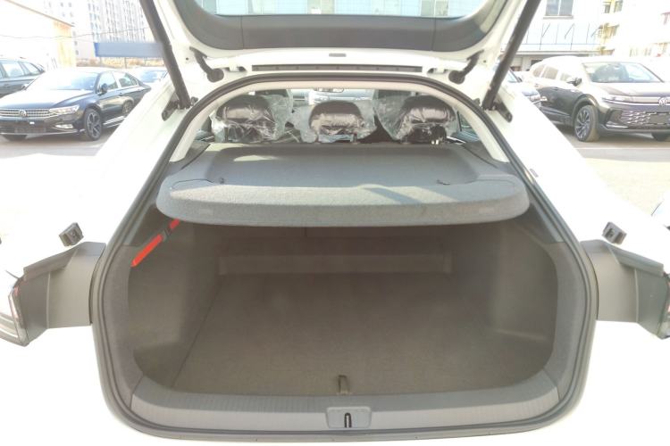 Used Volkswagen ID.7 VIZZION 2024 AIR model Trunk