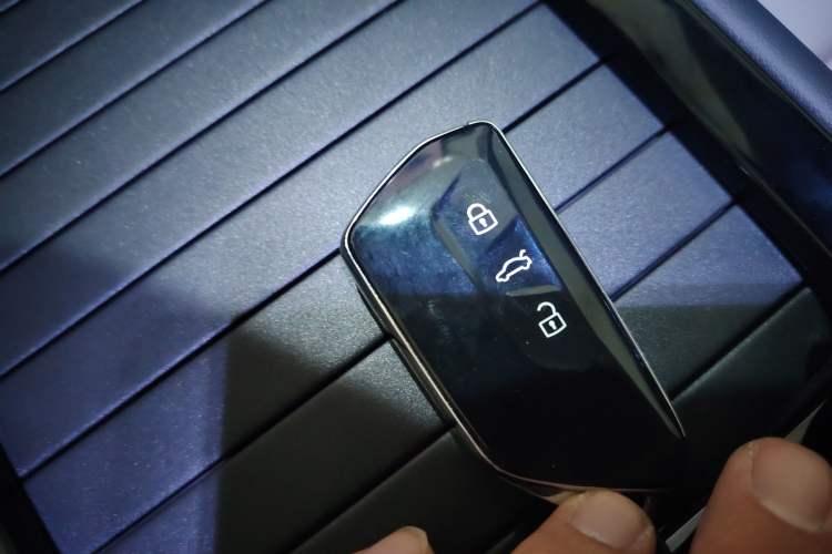 Used Volkswagen ID.7 VIZZION 2024 AIR model Vehicle Key