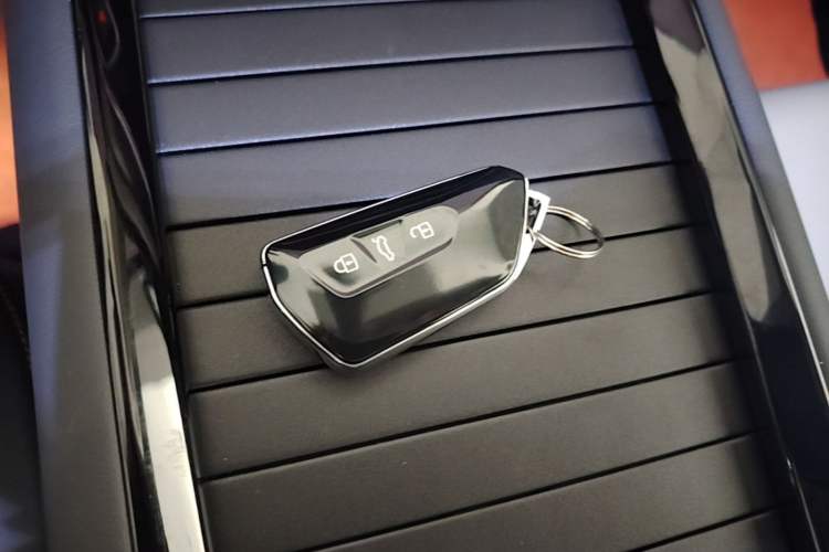 Used Volkswagen ID.7 VIZZION 2024 AIR model Vehicle Key