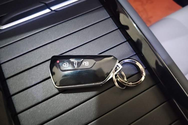 Used Volkswagen ID.7 VIZZION 2024 AIR model Vehicle Key