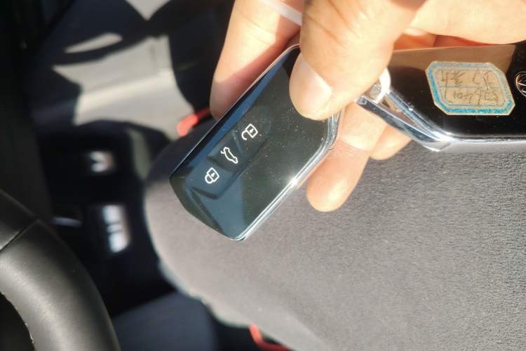 Used Volkswagen ID.7 VIZZION 2024 AIR model Vehicle Key