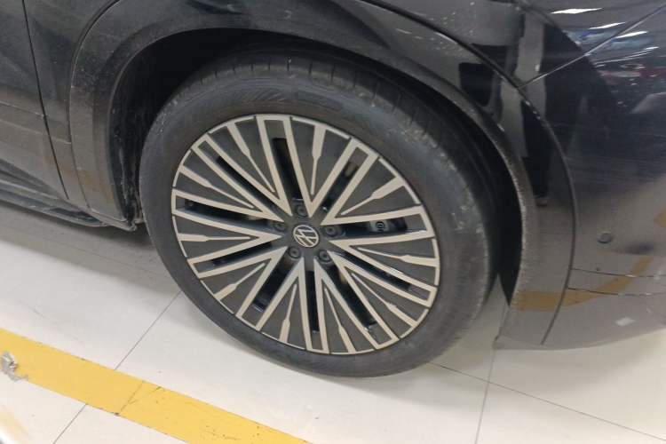Used Volkswagen ID.ERA 9X 2026 Model Max Four-Wheel Drive Edition Right Front Wheel Hub
