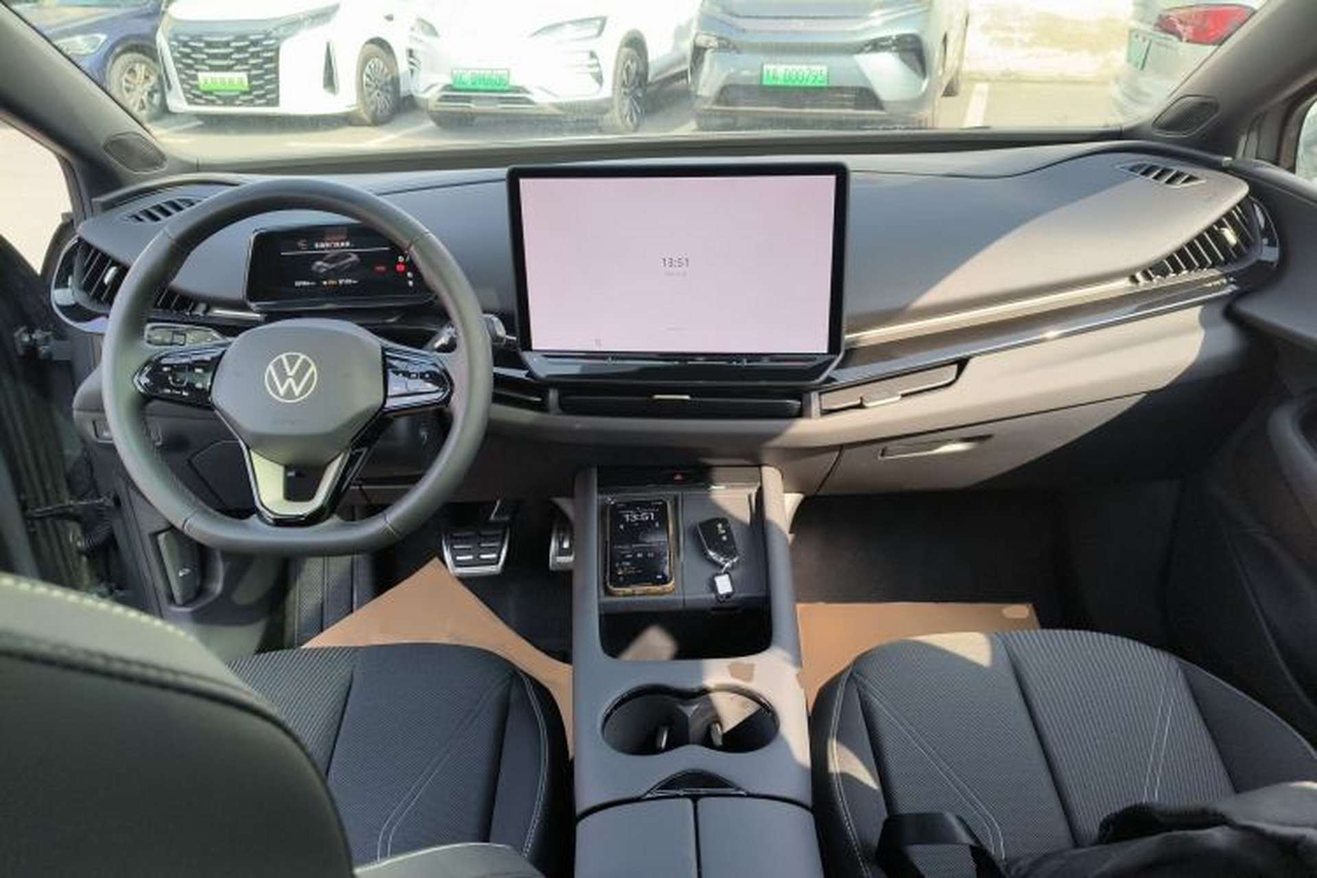 Used Volkswagen ID.UNYX 2024 Pro Long-Range Version Center Console