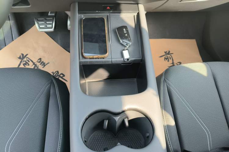 Used Volkswagen ID.UNYX 2024 Pro Long-Range Version Gear Lever