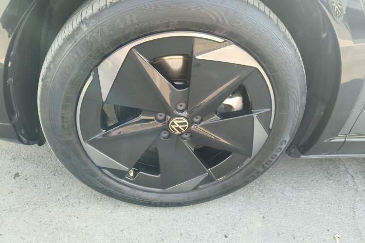 Used Volkswagen ID.UNYX 2024 Pro Long-Range Version Left Front Wheel Hub
