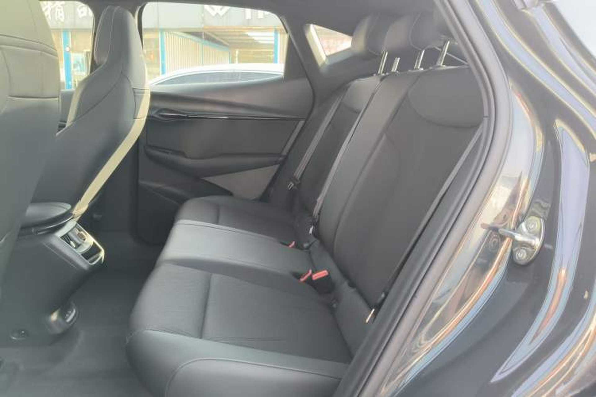 Used Volkswagen ID.UNYX 2024 Pro Long-Range Version Left Rear Seat