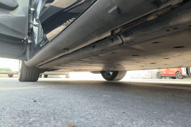 Used Volkswagen ID.UNYX 2024 Pro Long-Range Version Left Side Sill