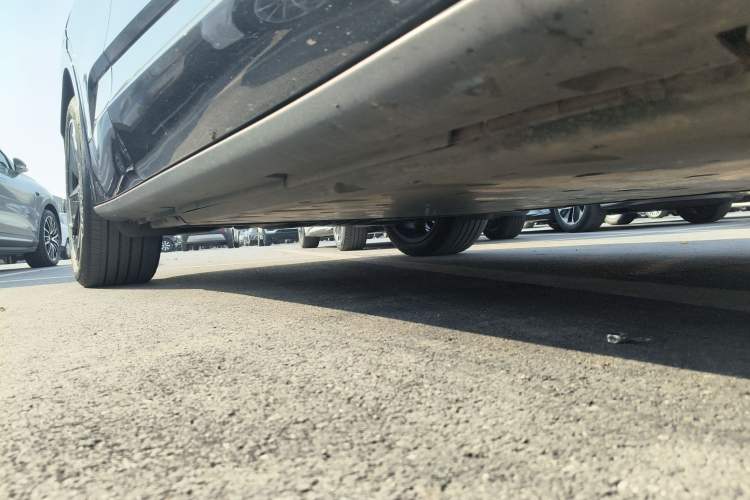 Used Volkswagen ID.UNYX 2024 Pro Long-Range Version Right Side Sill