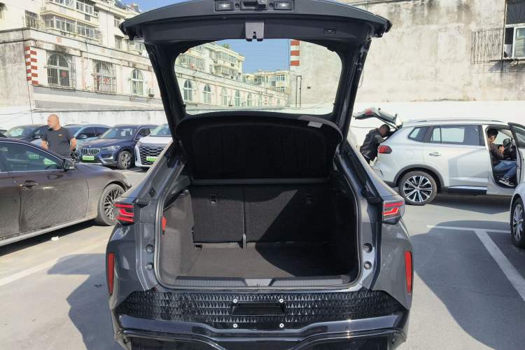 Used Volkswagen ID.UNYX 2024 Pro Long-Range Version Trunk