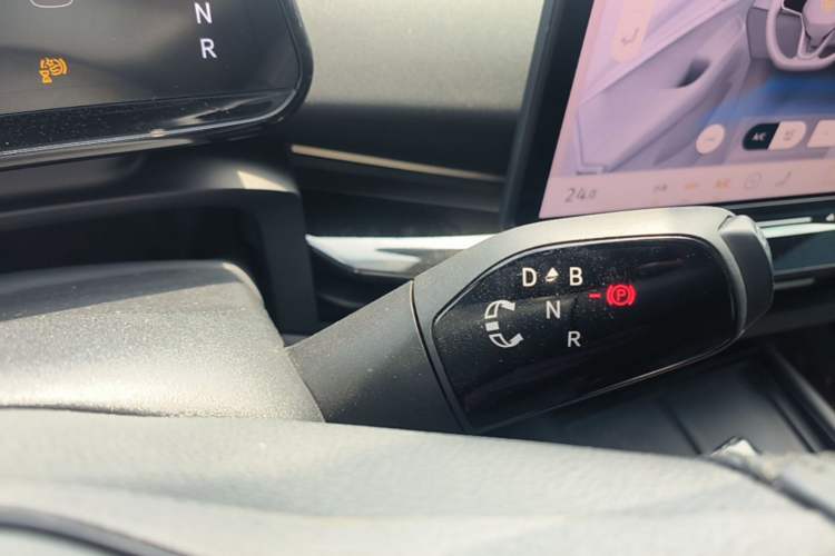 Used Volkswagen ID.UNYX 2024 Pro Long-Range Version Gear Lever