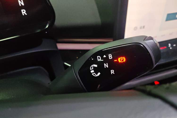 Used Volkswagen ID.UNYX 2024 Pro Long-Range Version Gear Lever