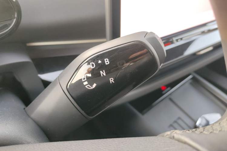 Used Volkswagen ID.UNYX 2024 Pro Long-Range Version Gear Lever