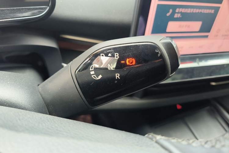 Used Volkswagen ID.UNYX 2024 Pro Long-Range Version Gear Lever