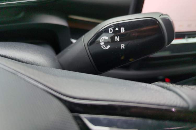 Used Volkswagen ID.UNYX 2024 Pro Long-Range Version Gear Lever