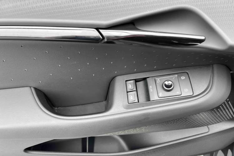 Used Volkswagen ID.UNYX 2024 Pro Long-Range Version Interior 10