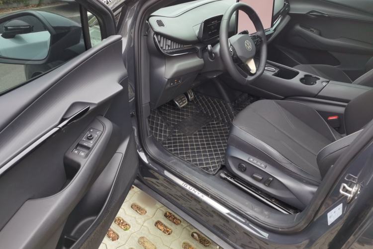 Used Volkswagen ID.UNYX 2024 Pro Long-Range Version Interior 3