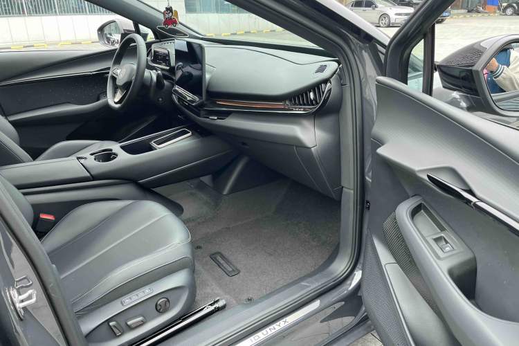 Used Volkswagen ID.UNYX 2024 Pro Long-Range Version Interior 9