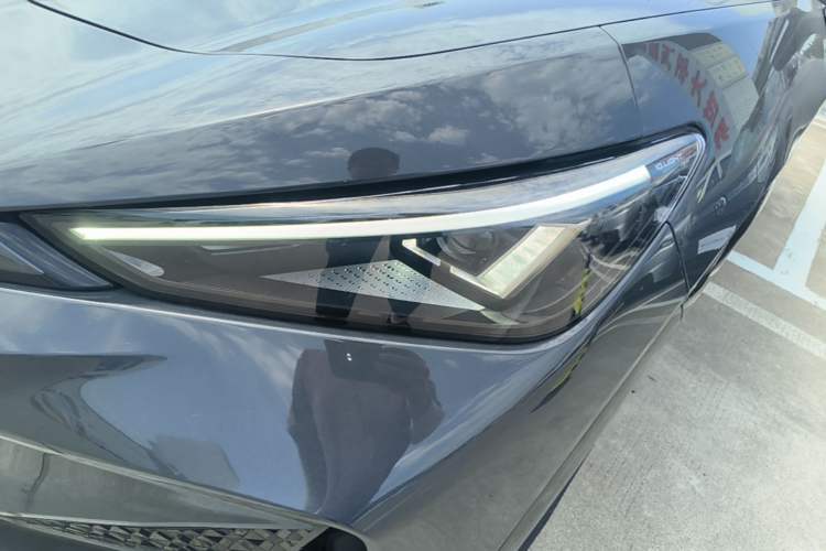 Used Volkswagen ID.UNYX 2024 Pro Long-Range Version Left Front Headlight