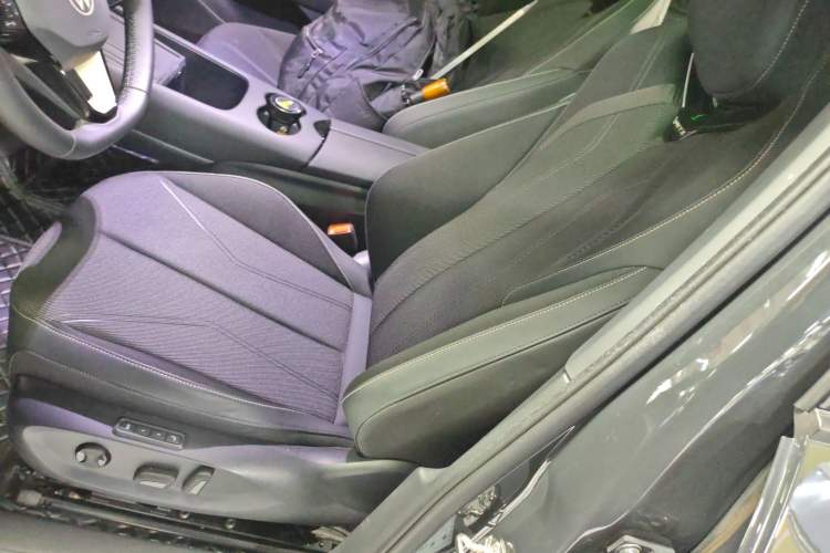 Used Volkswagen ID.UNYX 2024 Pro Long-Range Version Left Front Seat