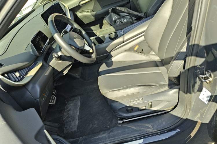 Used Volkswagen ID.UNYX 2024 Ultra Long-Range Version Left Front Seat