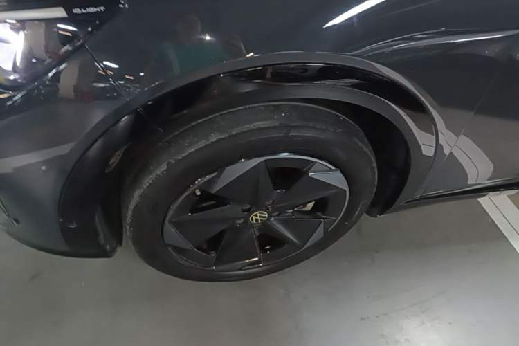 Used Volkswagen ID.UNYX 2024 Revised Pro Long-Range Version Left Front Wheel Hub