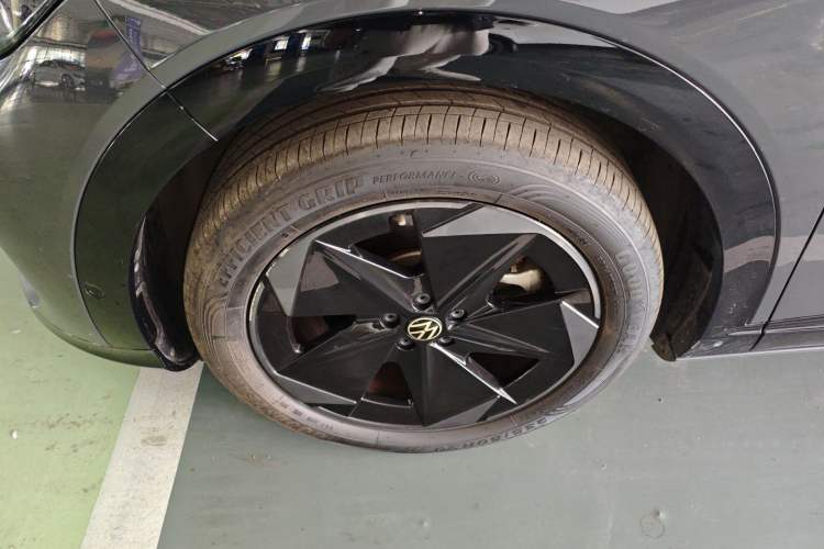 Used Volkswagen ID.UNYX 2024 Pro Long-Range Version Left Front Wheel Hub