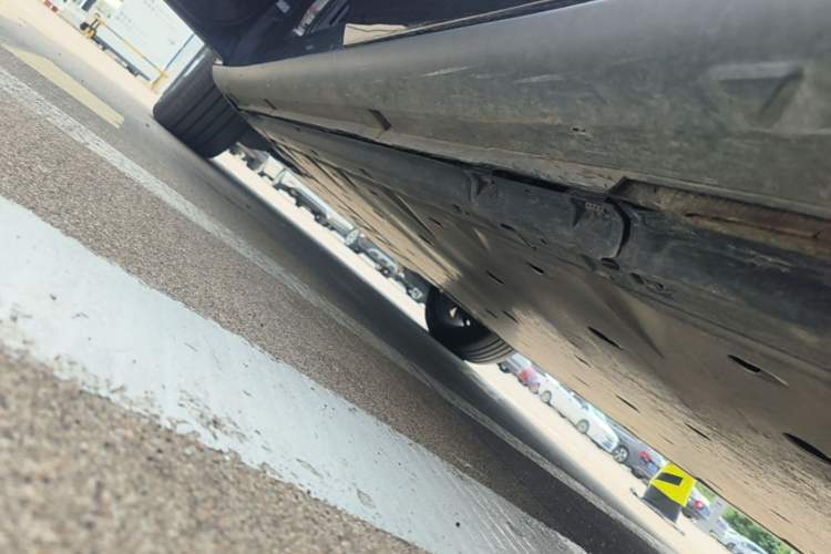 Used Volkswagen ID.UNYX 2024 Pro Long-Range Version Left Side Sill