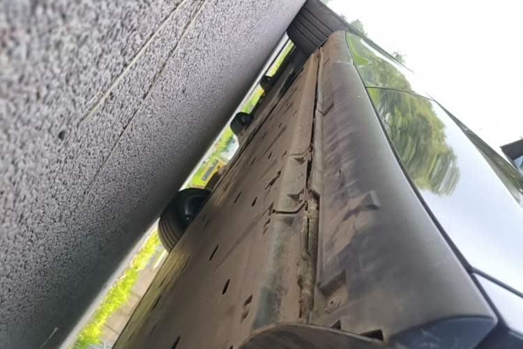 Used Volkswagen ID.UNYX 2024 Revised Ultra Long-Range Version Left Side Sill